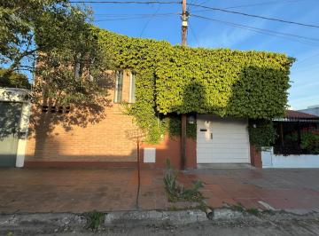 Casa · 252m² · 5 Ambientes · 1 Cochera · Casa en Barrio San Fernando
