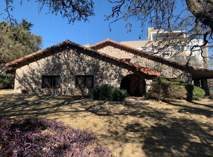Oficina comercial · 350m² · 4 Ambientes · 2 Cocheras