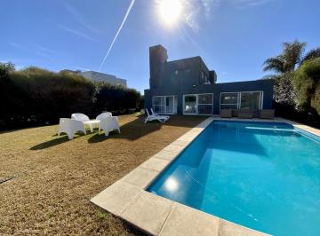 Casa · 8000000ha · 10 Ambientes · 2 Cocheras · San Sebastian Barrio Privado - Casa de 4 Dorm. en Venta - Funes