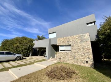 Casa · 8000000ha · 10 Ambientes · 2 Cocheras · San Sebastian Barrio Privado - Casa de 4 Dorm. en Venta - Funes