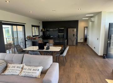 Casa · 185m² · 4 Ambientes · 1 Cochera · Casa de Una Planta en Venta, Totalmente Amueblada – Área 12, San Sebastián