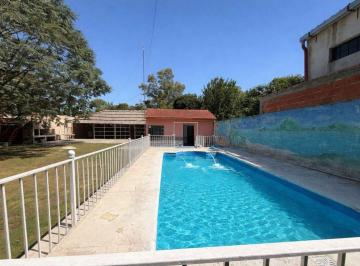 Quinta vacacional · 153m² · 1 Dormitorio · Venta Casa Quincho Patio y Pileta Virrey del Pino