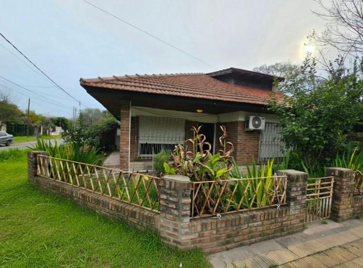 Casa · 100m² · 4 Ambientes · 1 Cochera