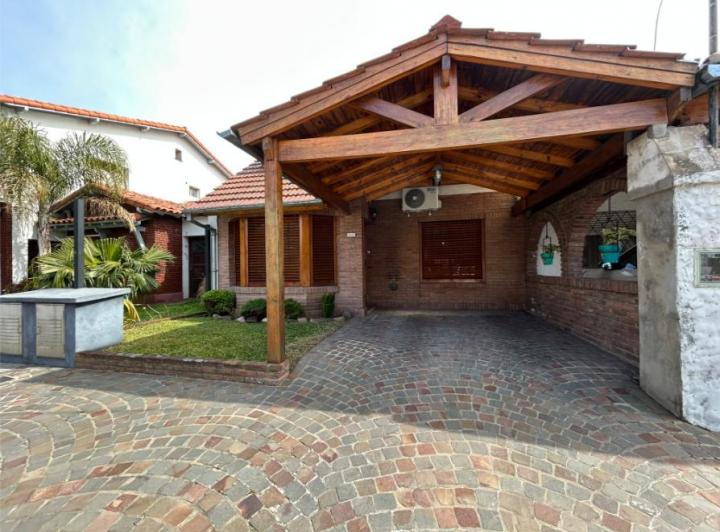 Casa · 107m² · 6 Ambientes · 1 Cochera