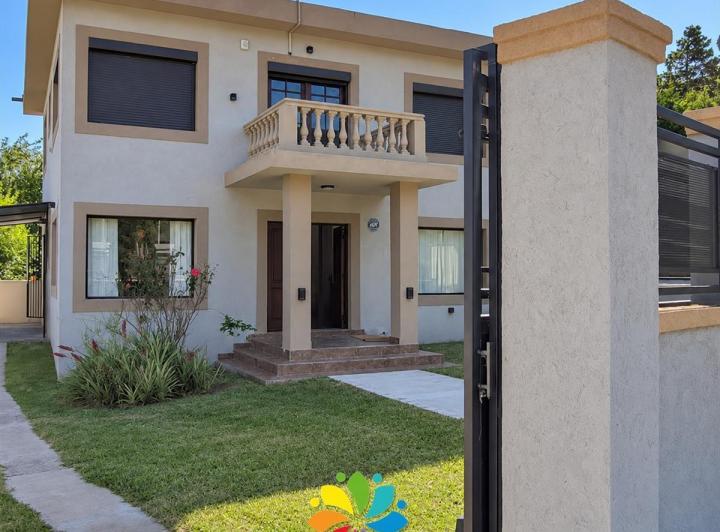 Casa · 200m² · 5 Ambientes · 1 Cochera