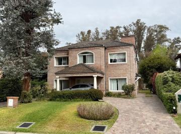 Casa de 7 ambientes, Luján · Impecable Propiedad