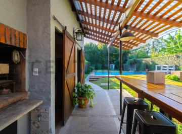 Casa · 220m² · 5 Ambientes · 1 Cochera · Venta Casa 5 Amb del Viso Pilar