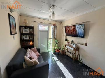 Casa · 147m² · 6 Ambientes · 1 Cochera · Casa Monoambiente en Centenario