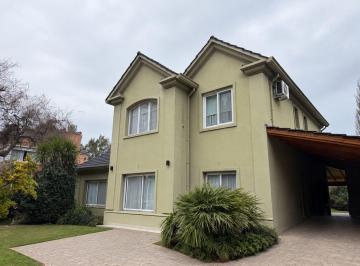 Casa · 220m² · 5 Ambientes · 2 Cocheras · Casa en Venta en El Lauquen Canning