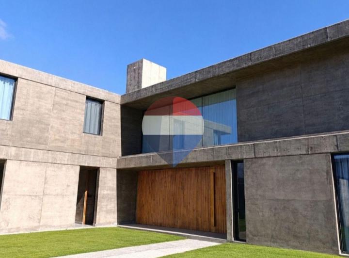 Casa · 445m² · 5 Ambientes · 3 Cocheras