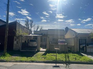 Casa · 137m² · 4 Ambientes · 1 Cochera · Casa en Muy Buena Ubicacion, Para Dos Familias