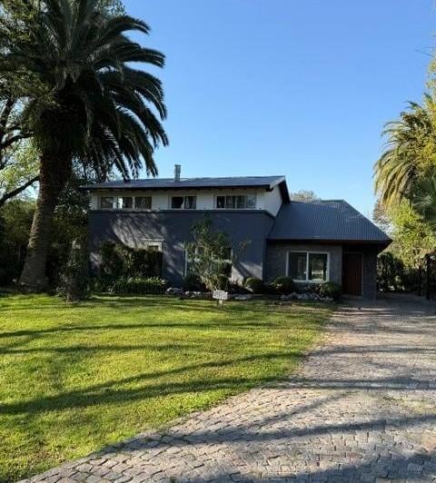 Casa · 200m² · 6 Ambientes · 2 Cocheras