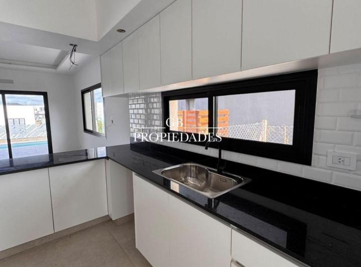 Casa · 140m² · 4 Ambientes · 1 Cochera