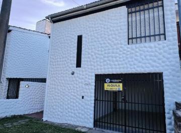 Casa · 90m² · 3 Ambientes · 1 Cochera · Casa Tipo Dúplex en Alquiler Barrio Alto Verde Dos Dorm., Patio con Asador y Cochera