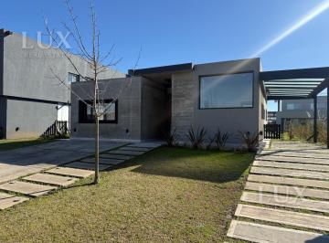 Casa · 161m² · 5 Ambientes · 3 Cocheras · Casa en Venta Una Planta Araucarias Puertos del Lago