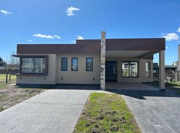 Casa de 5 ambientes, Esteban Echeverría · Casa en Venta en Canning Chico! 3 Dorm., Piscina y Radiadores! Cerca de Todo!