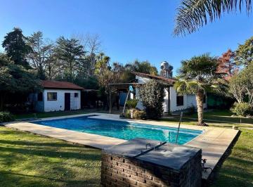 Casa · 95m² · 2 Ambientes · 2 Cocheras · Casa en Venta 2 Amb en El Barrio El Cazador PH