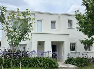 Casa · 300m² · 5 Ambientes · 2 Cocheras · Casa en Alq. Temporario en Santa Barbara, Tigre, G. B. a. Zona Norte