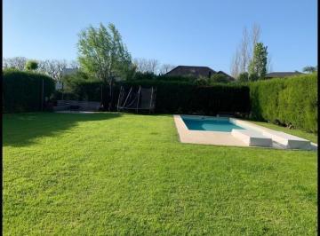 Casa · 300m² · 5 Ambientes · 2 Cocheras · Casa en Alq. Temporario en Santa Barbara, Tigre, G. B. a. Zona Norte