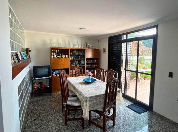 Casa · 252m² · 5 Ambientes · 3 Cocheras