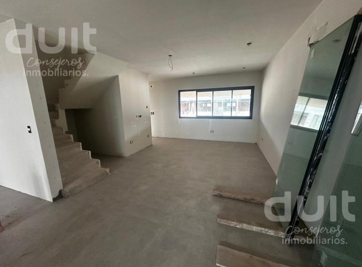 Casa · 160m² · 5 Ambientes · 2 Cocheras