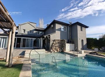 Casa · 276m² · 8 Ambientes · 4 Cocheras · Venta Casa en Los Sauces Barrio Privado - Pilar