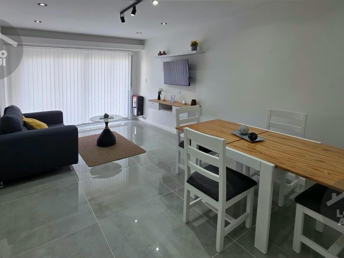 Departamento 2 ambientes con dependencia y balcón con vista lateral al mar – Edificio Mónaco