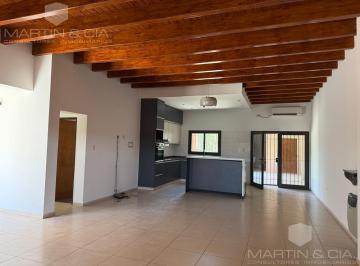 Casa · 215m² · 5 Ambientes · 2 Cocheras · Casa con Local a La Calle en Loteo Caja Mob, Rivadavia