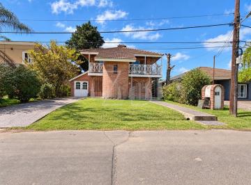 Casa · 350m² · 6 Ambientes · 1 Cochera · Casa con 5 Dorm. en Venta y Alquiler en El Venado II
