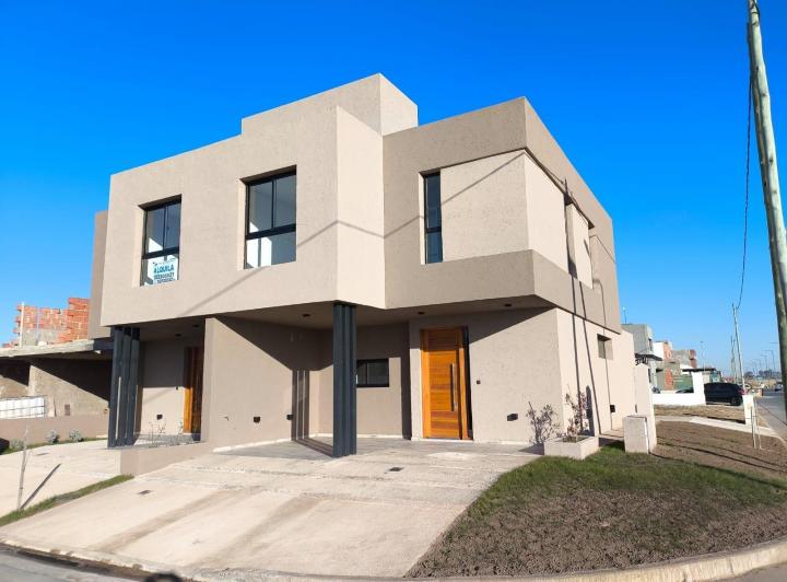 Casa · 125m² · 4 Ambientes · 1 Cochera
