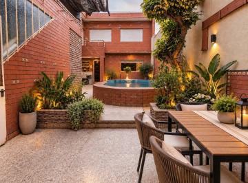 Casa · 306m² · 8 Ambientes · 1 Cochera · Venta Casa Villa del Parque 3 Plantas Cochera Pileta