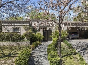 Casa · 210m² · 6 Ambientes · 2 Cocheras · Casa Amplia y Luminosa en Una Sola Planta en El Encuentro