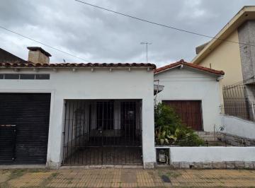 Casa · 70m² · 3 Ambientes · 1 Cochera · Alquiler de Casa en Temperley