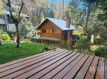 Casa · 80m² · 5 Ambientes · 1 Cochera · Casa con Hermoso Patio Sobre Av Bustillo