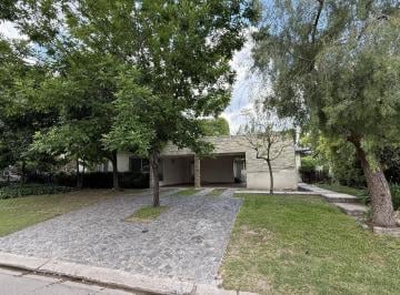 Casa · 231m² · 4 Ambientes · 4 Cocheras · Casa en Venta en Buenos Aires Village - Bella Vista