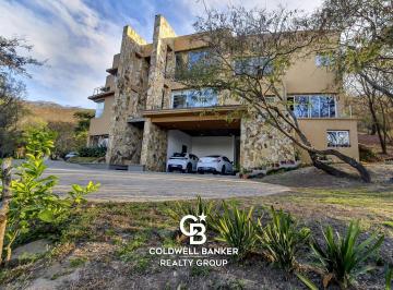 Casa · 675m² · 9 Ambientes · 1 Cochera · Casa en Valle Escondido