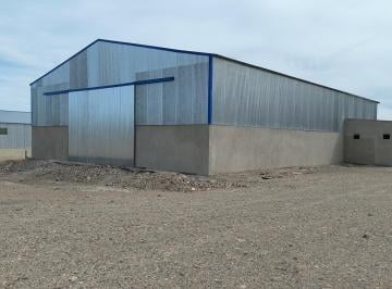 Bodega-Galpón · 384m² · 1 Ambiente · Alquiler de Galpón en Zona Industrial de Plottier