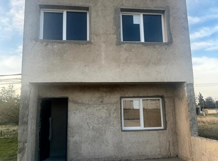 Casa · 80m² · 5 Ambientes · 2 Cocheras