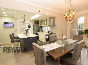Casa · 180m² · 3 Ambientes · 1 Cochera · Venta Casa 3 Ambientes en Moron