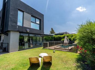 Casa · 248m² · 4 Ambientes · 1 Cochera · Venta Casa 4 Ambientes Nuevo Quilmes Lote Interno