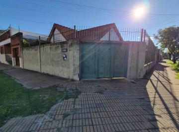 Casa · 150m² · 4 Ambientes · 1 Cochera · Venta Sarandi Chalet 4 Amb en Esquina a Reciclar