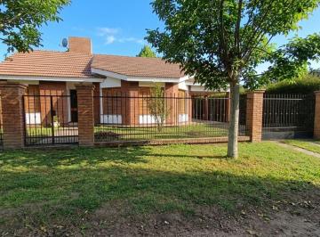 Casa · 203m² · 5 Ambientes · 3 Cocheras · Venta Casa San Antonio 3 Dorm. Pileta Cocher