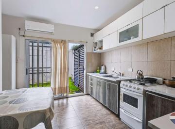 Casa · 70m² · 3 Ambientes · 1 Cochera · Casa en Venta en La Plata
