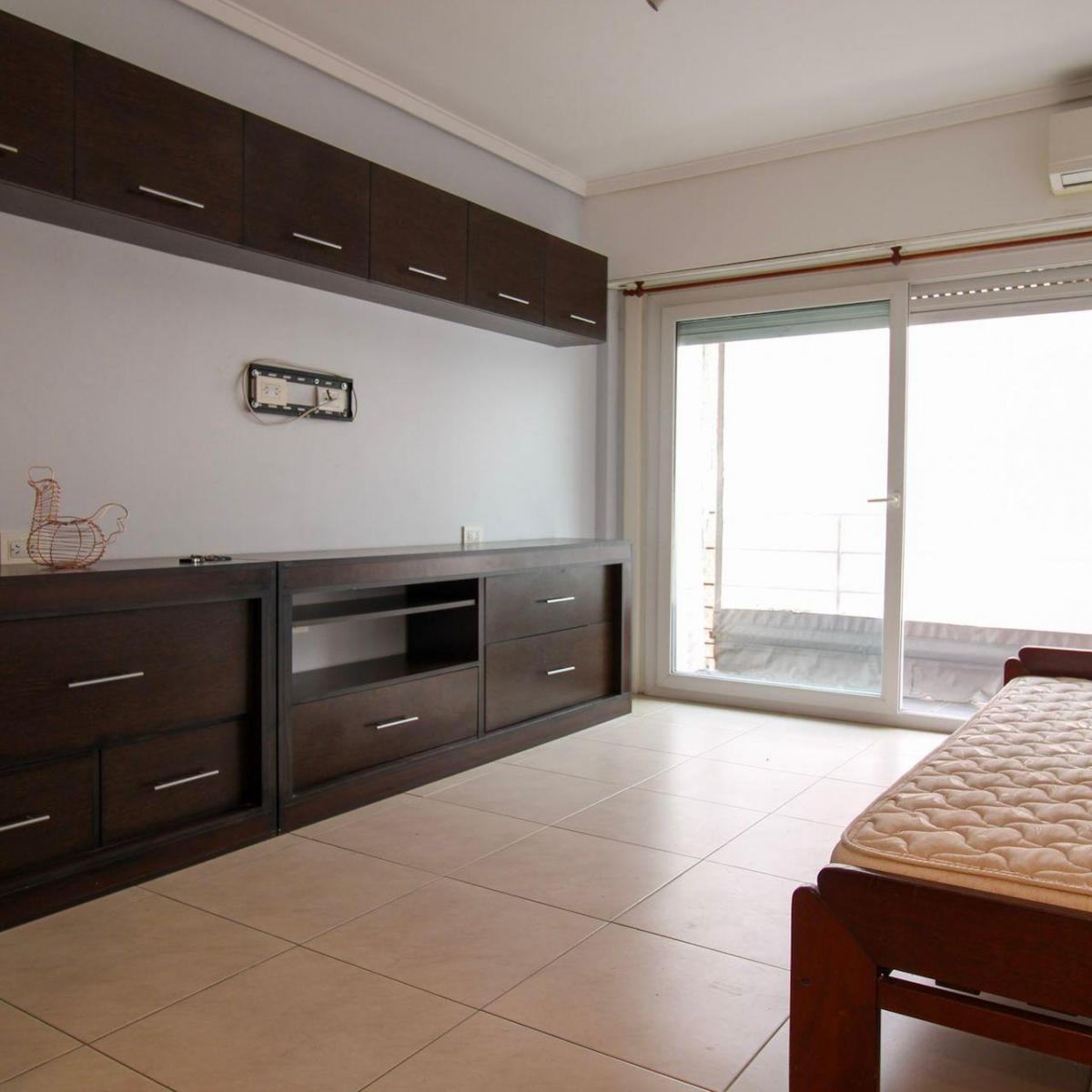 Depto 2 amb, 45m² con dependencia y balcón — Centro