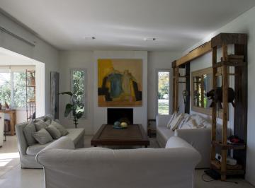 Casa · 290m² · 7 Ambientes · 4 Cocheras · Casa en Barrio Cerrado