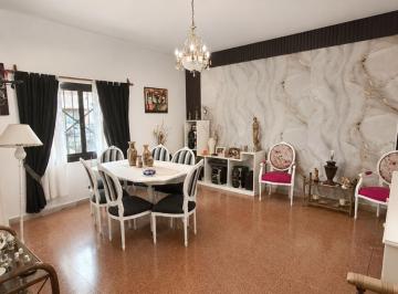 Casa · 120m² · 5 Ambientes · 1 Cochera · Casa L/propio + Reciclada Hace 6 Años - 5 Amb + Coch
