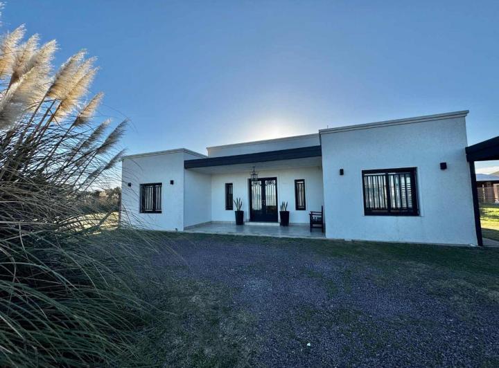 Casa · 185m² · 4 Ambientes · 1 Cochera