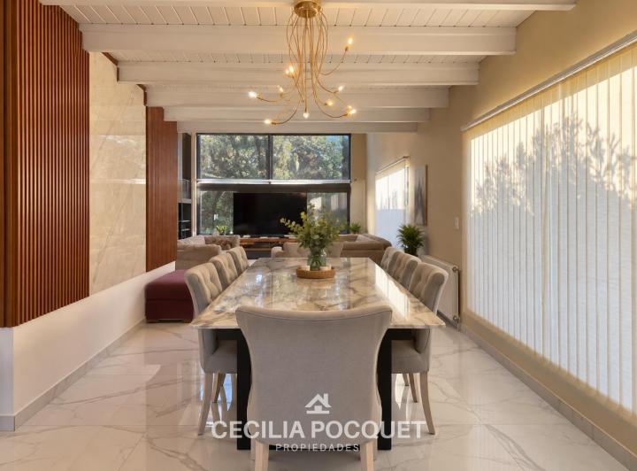 Casa · 140m² · 5 Ambientes · 2 Cocheras