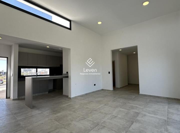 Casa · 100m² · 3 Ambientes · 2 Cocheras