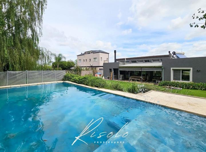 Casa · 200m² · 6 Ambientes · 3 Cocheras